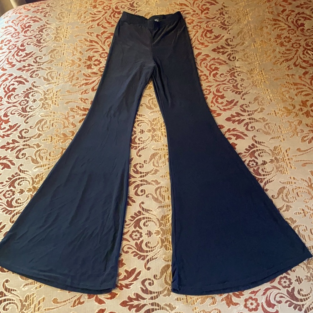 Boohoo high rise scrunch butt black flare pants